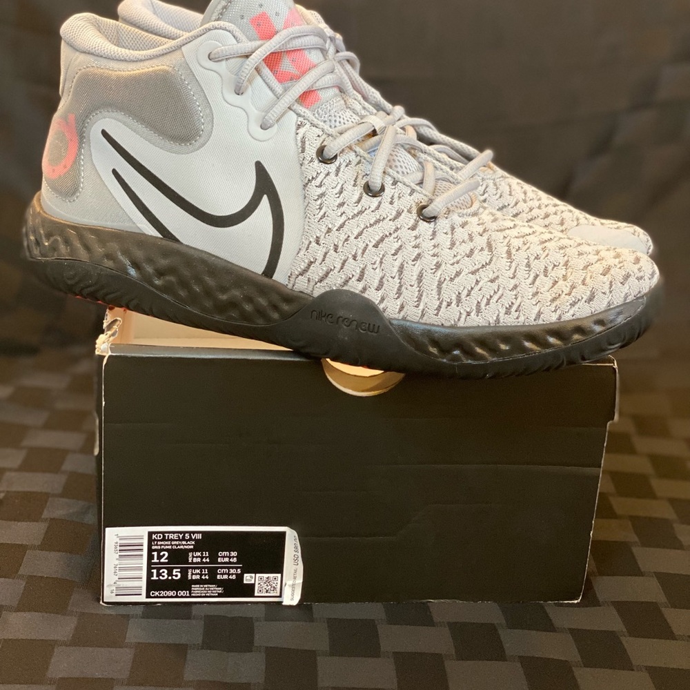 KD TREY 5 VIII, Men’s Sz. 12, NEW, never worn. Damaged box. $60